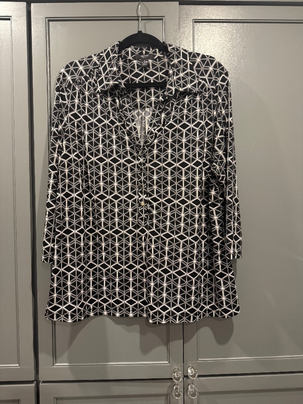 Alfani woman, black and white shirt, size 1X